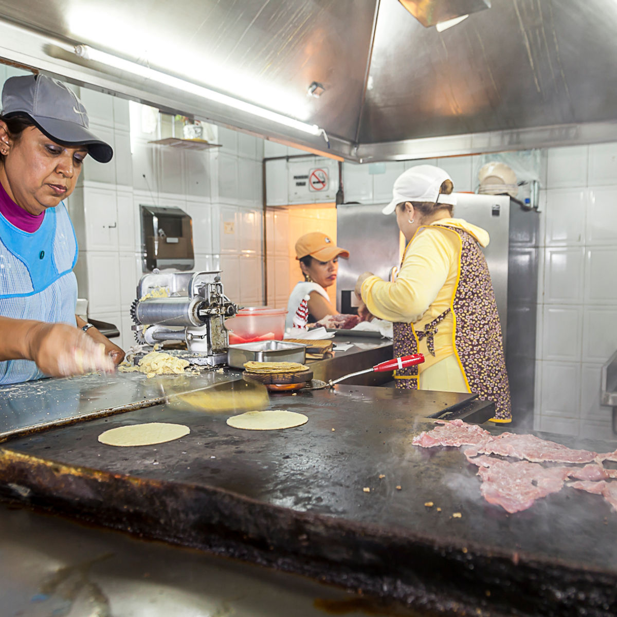 Ausgehen in Mexiko-Stadt: Eine tägliche Tour durch Tacos, Bier und Mezcal mit einem kulinarischen Experten