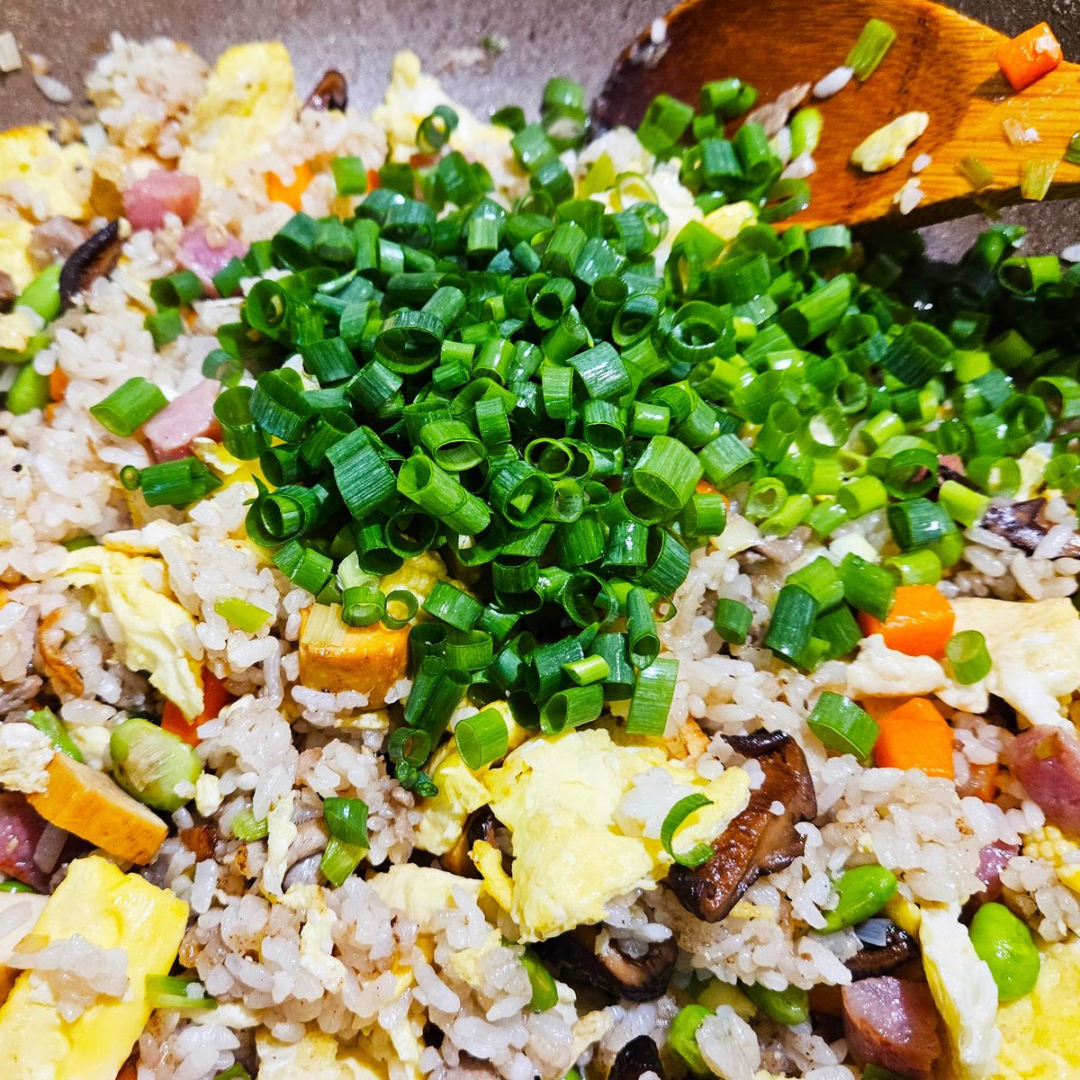 Taipei Market Secrets & The Bountiful Stir-Fried Rice Experience