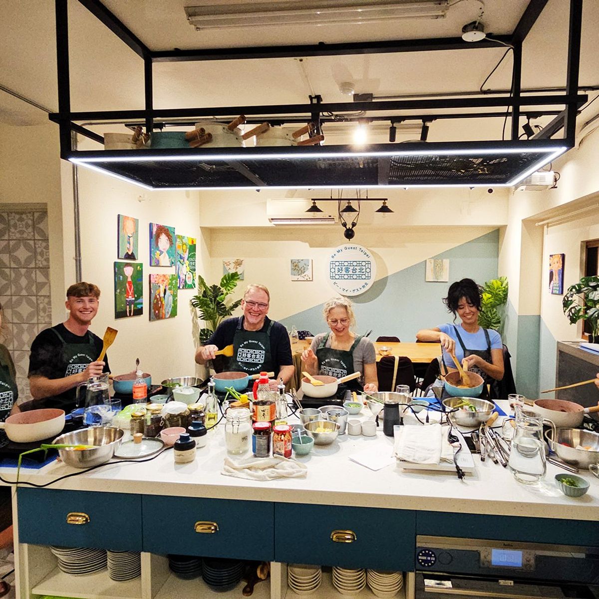 Taipei Market Secrets & The Bountiful Stir-Fried Rice Experience