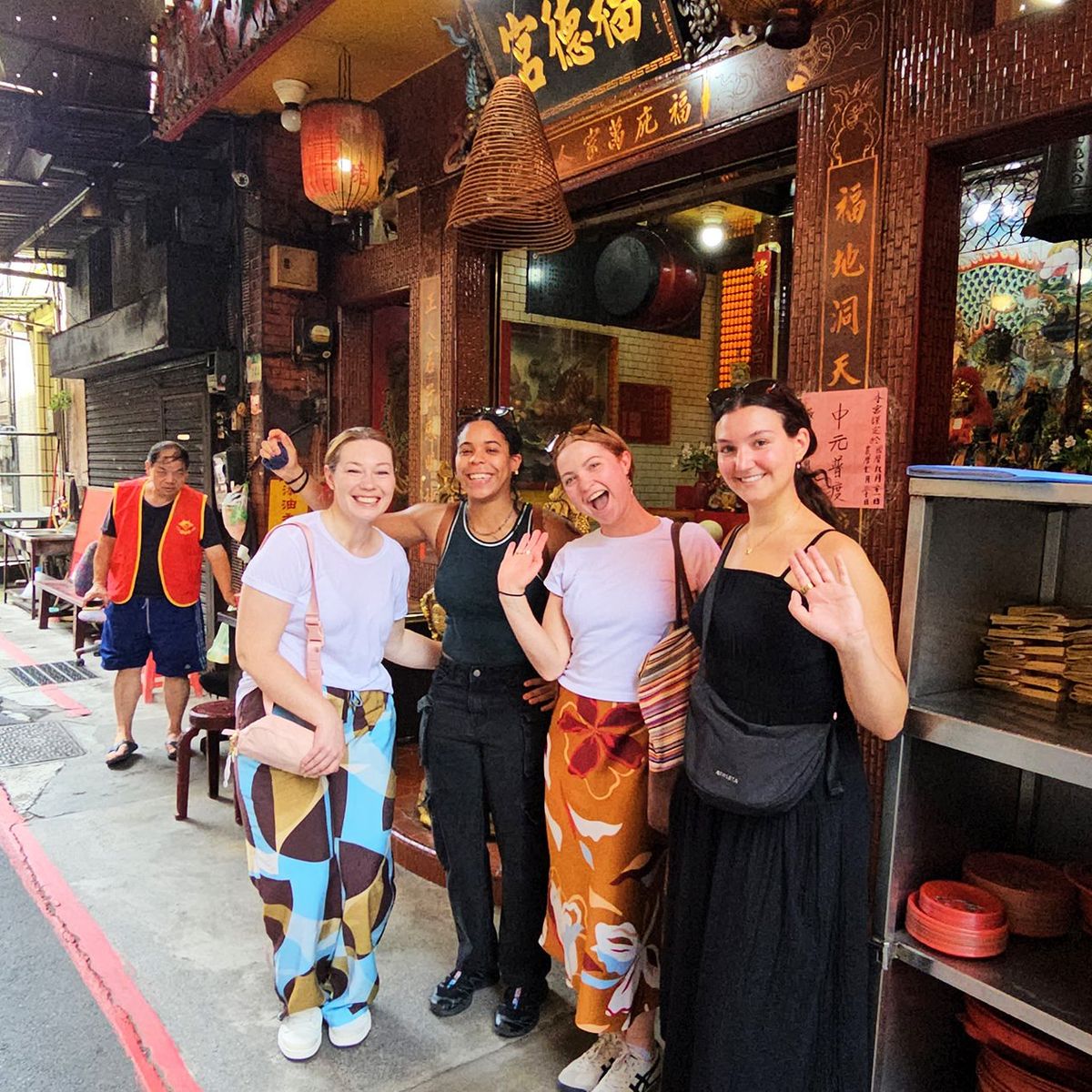 Taipei Market Secrets & The Bountiful Stir-Fried Rice Experience