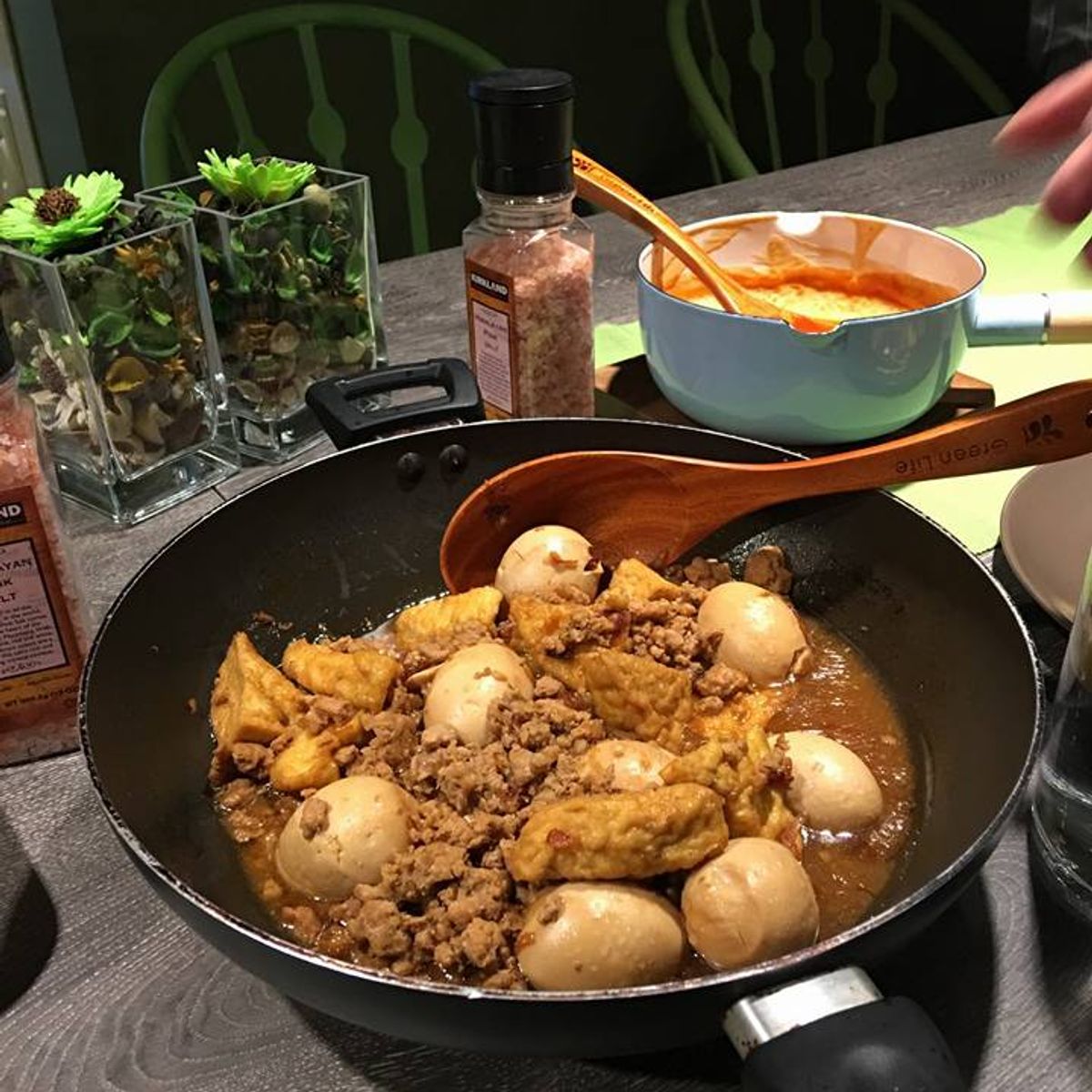 In-depth Cultural Exchange with Taiwanese Home Cooking Class and Market Tour