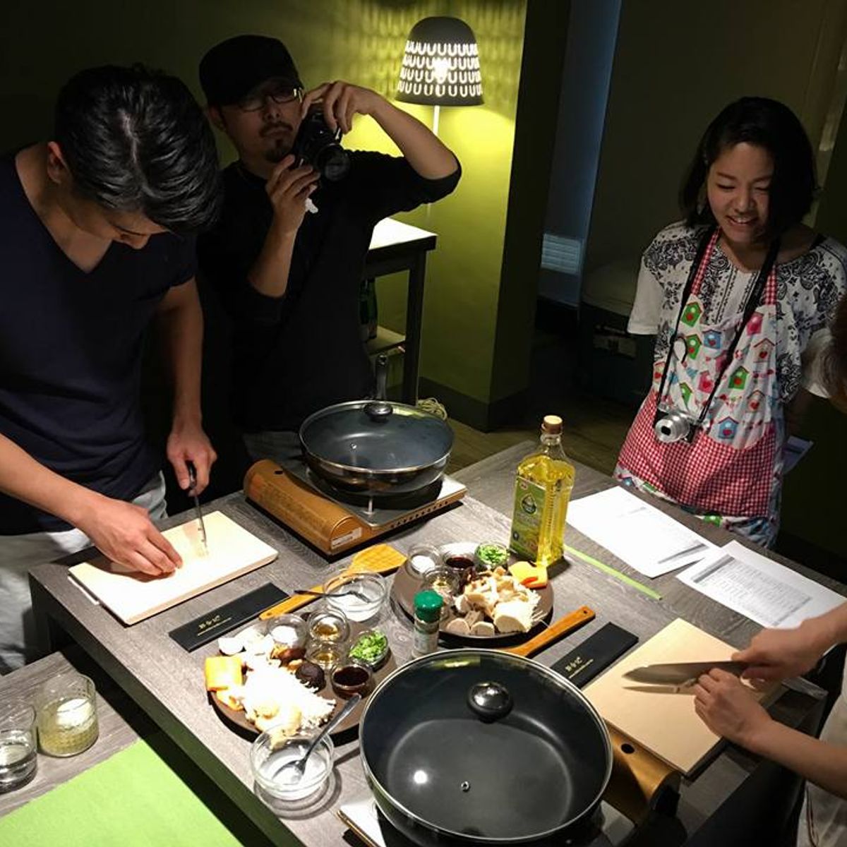 In-depth Cultural Exchange with Taiwanese Home Cooking Class and Market Tour