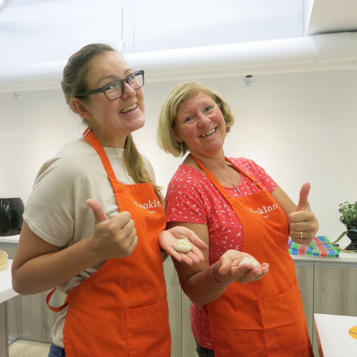 Taiwanese XiaoLongBao & Noodles Cooking Class (incl. Traditional Market Tour)