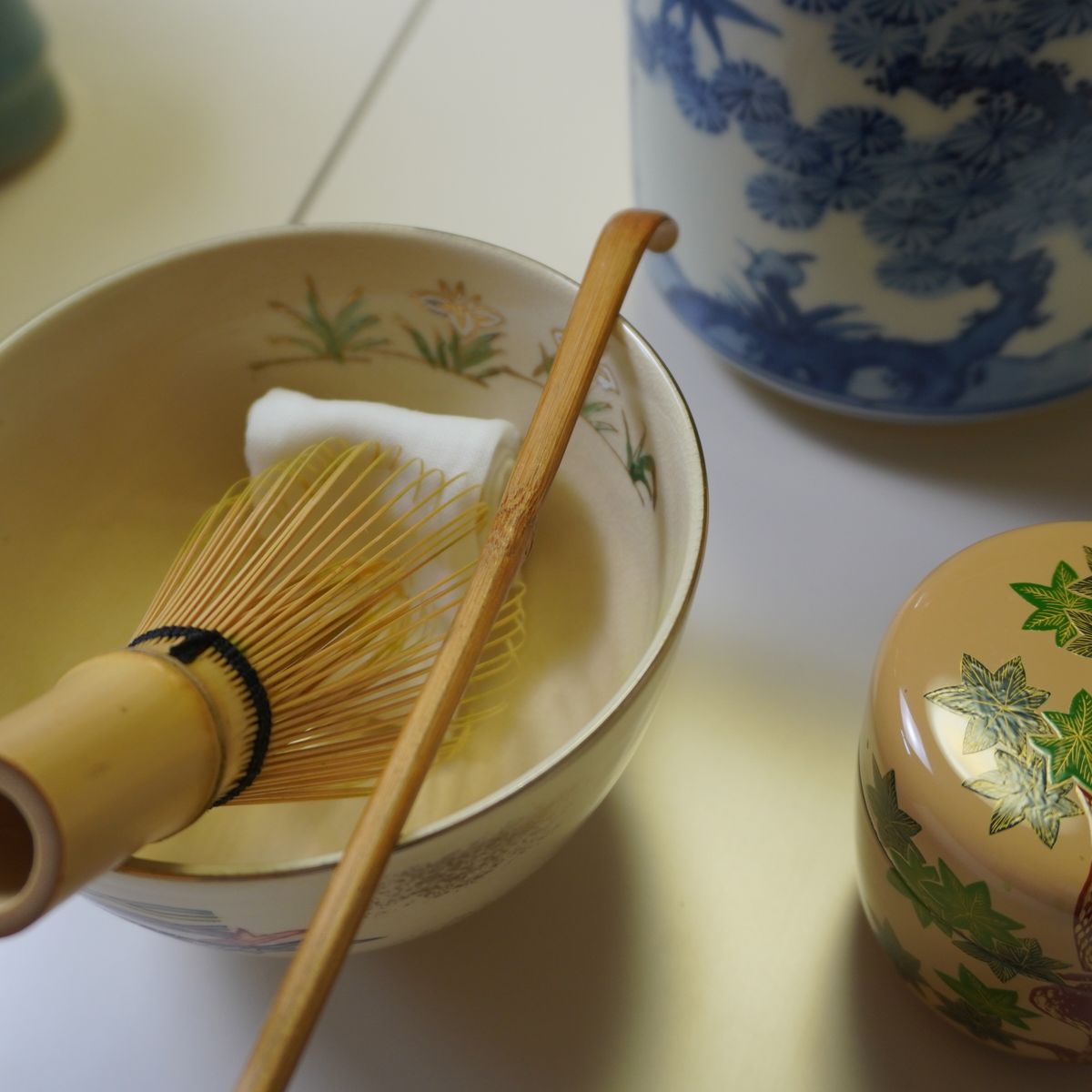 Cérémonie du thé à Osaka : Cérémonie du thé décontractée. Matcha et douceurs japonaises inclus.