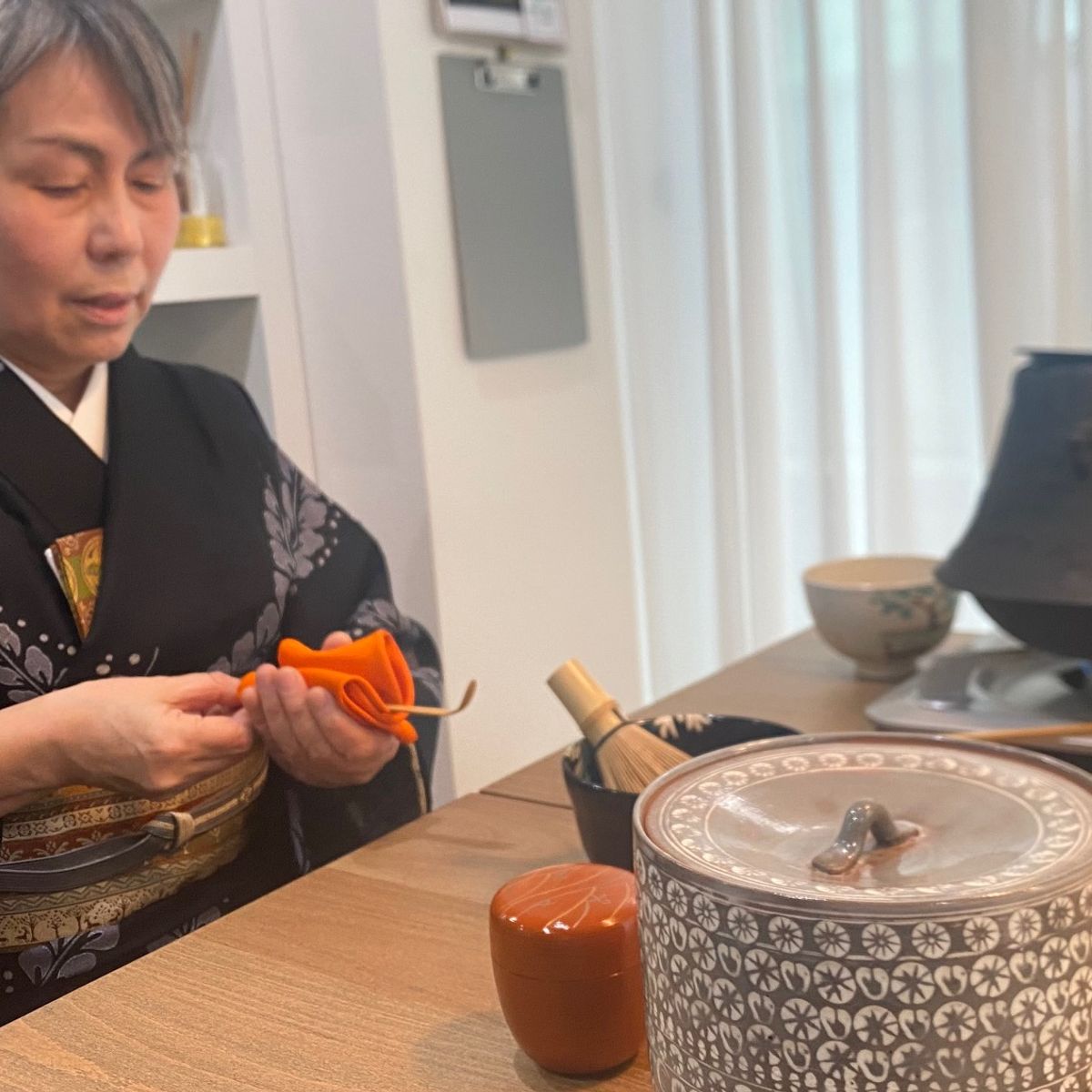Cérémonie du thé à Osaka : Cérémonie du thé décontractée. Matcha et douceurs japonaises inclus.