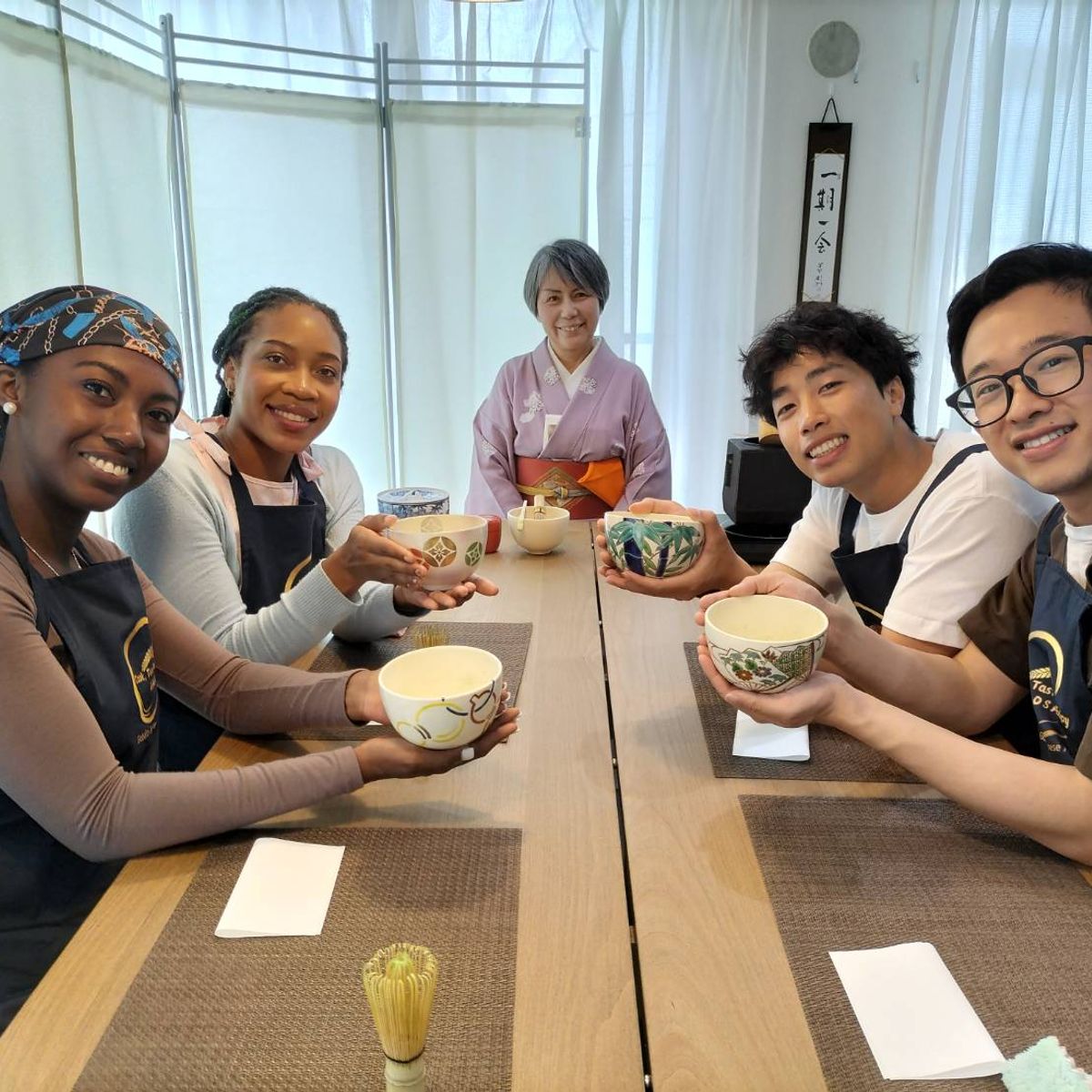 Cérémonie du thé à Osaka : Cérémonie du thé décontractée. Matcha et douceurs japonaises inclus.