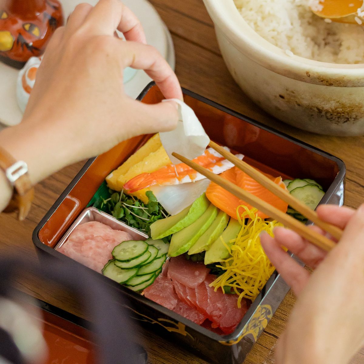 Temari Sushi Experience with Matcha & Wellness Tips in Roppongi
