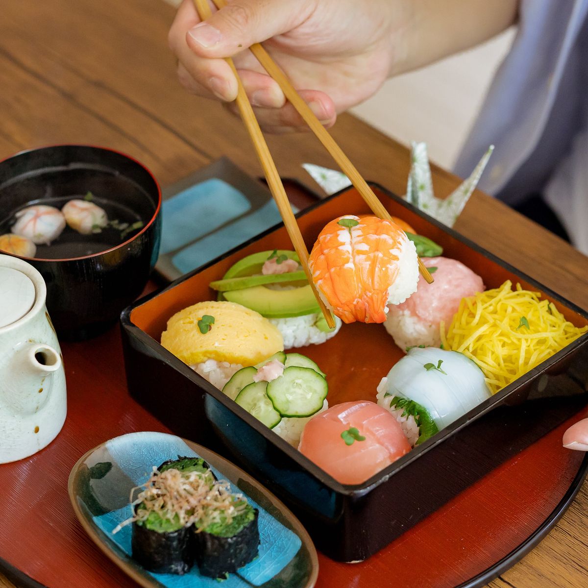 Temari Sushi Experience with Matcha & Wellness Tips in Roppongi
