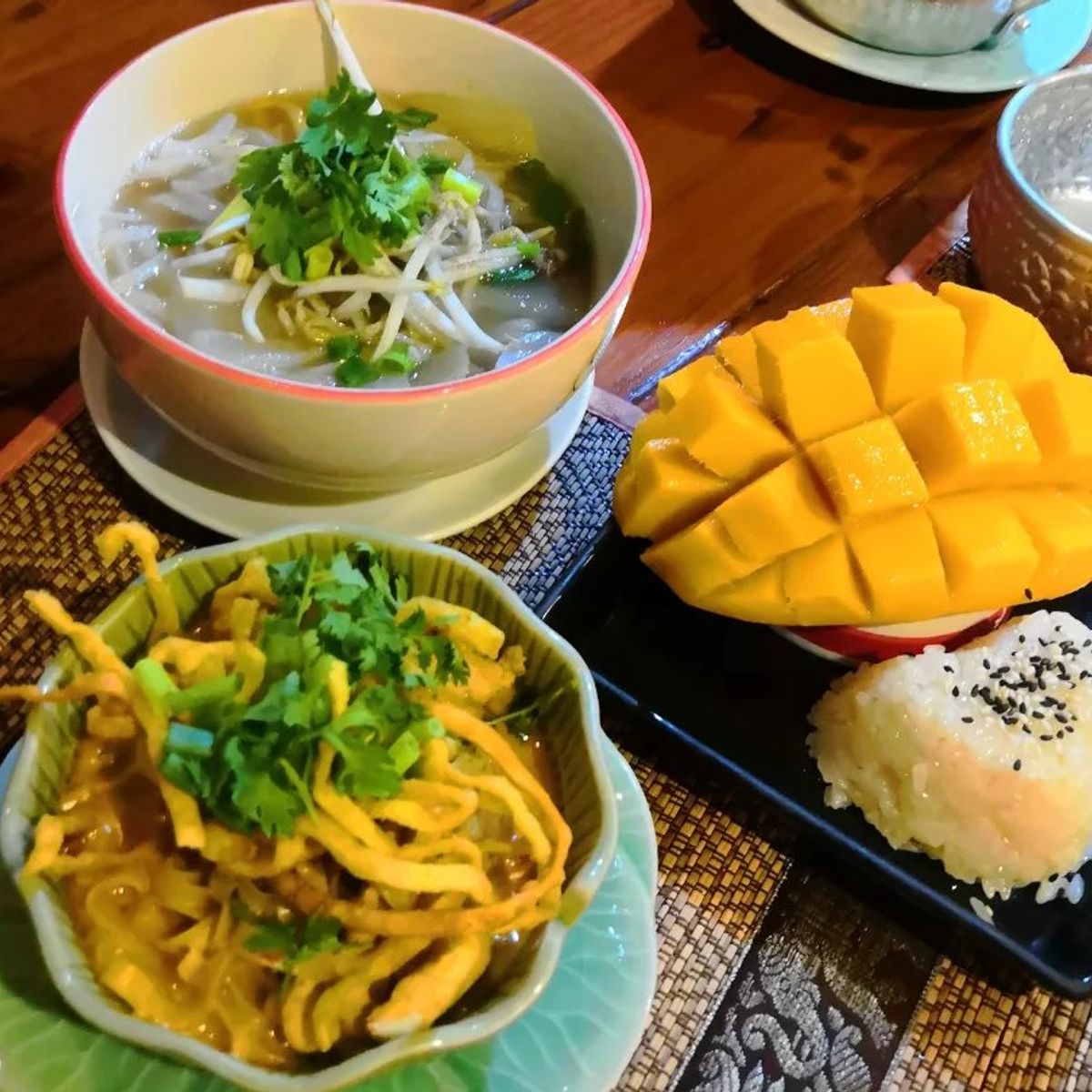 Discover the Secrets of Thai Cooking and have fun with a Market Tour