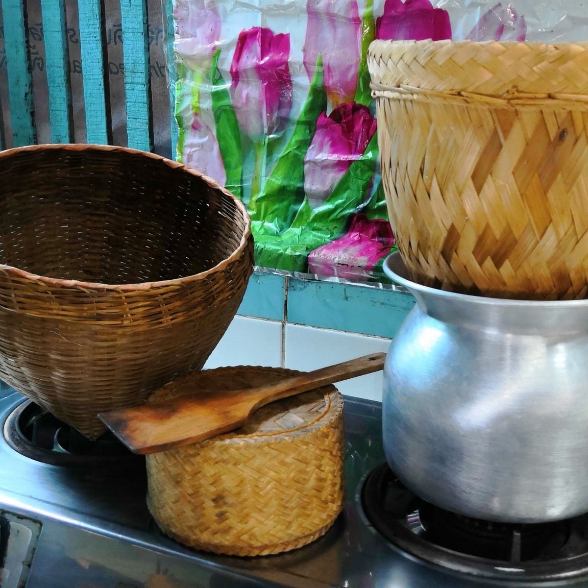 Discover the Secrets of Thai Cooking and have fun with a Market Tour