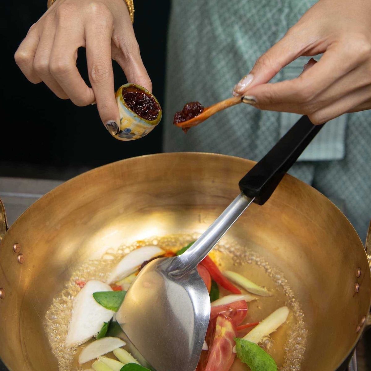 Thai Cooking Class with Visit at the Largest Fresh Market and Tuk-Tuk Ride