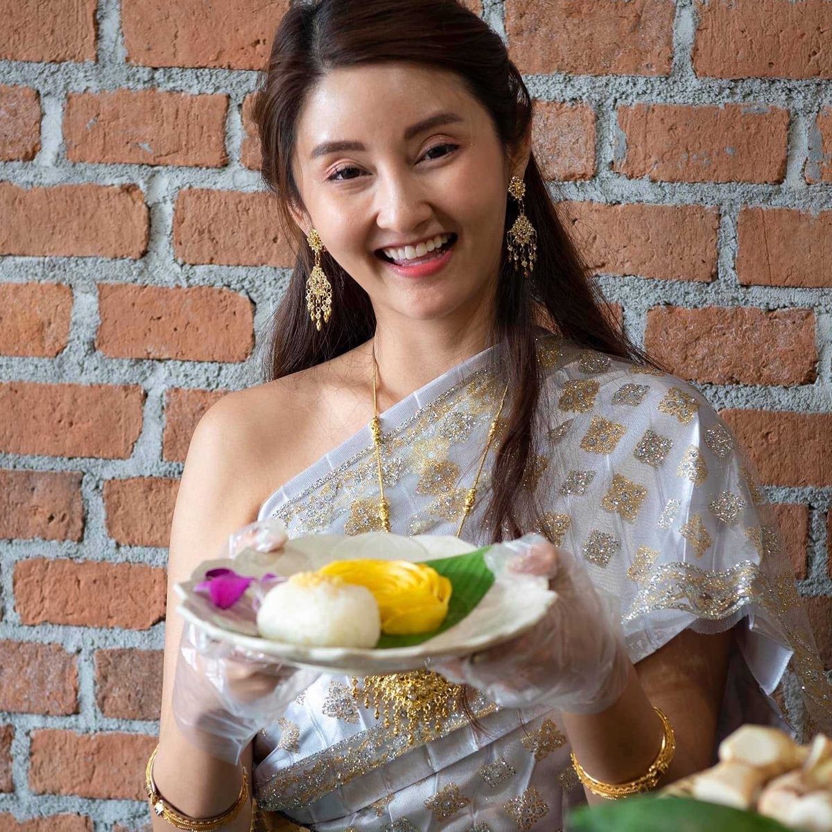 Thai Cooking Class with Visit at the Largest Fresh Market and Tuk-Tuk Ride