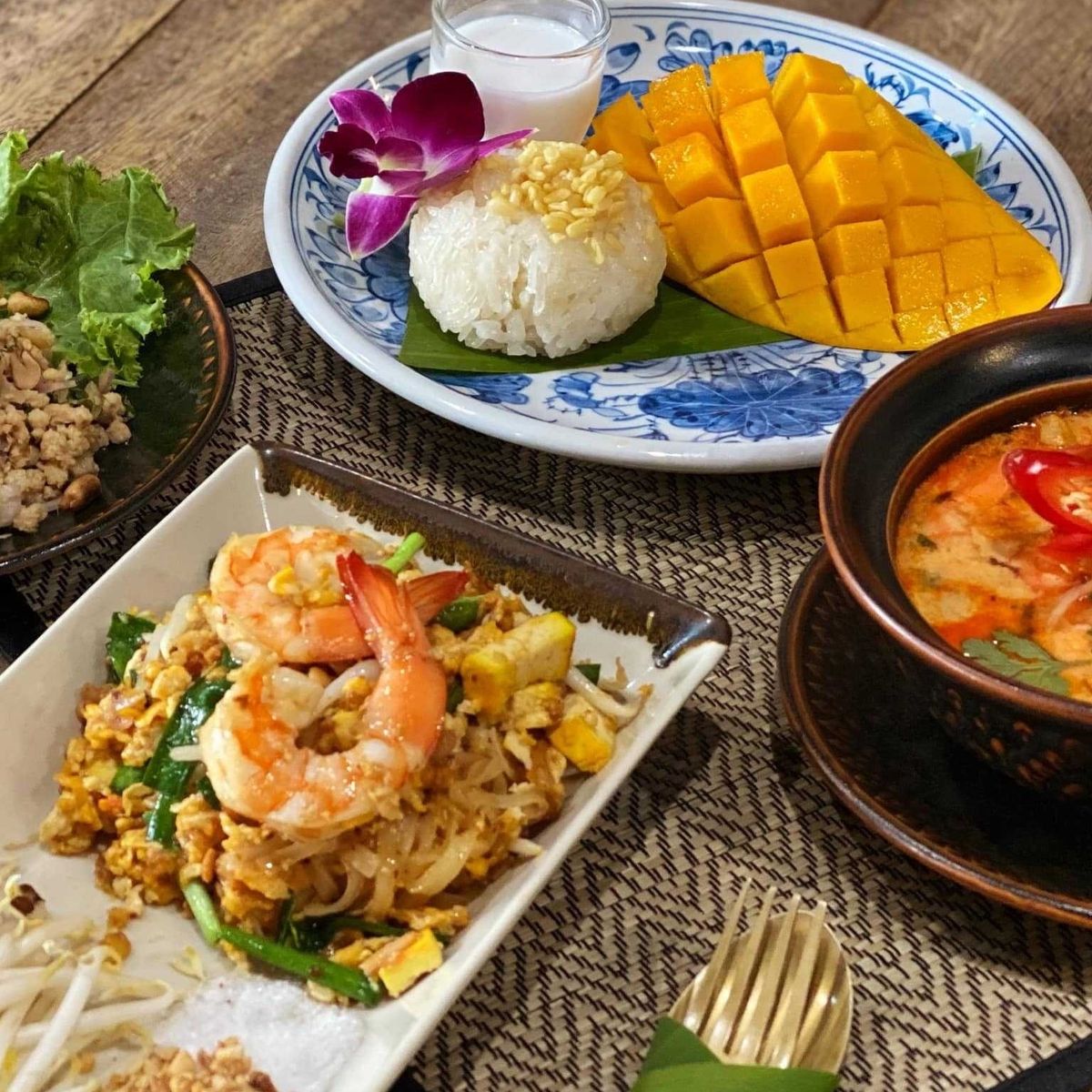 Thai Cooking Class with Visit at the Largest Fresh Market and Tuk-Tuk Ride