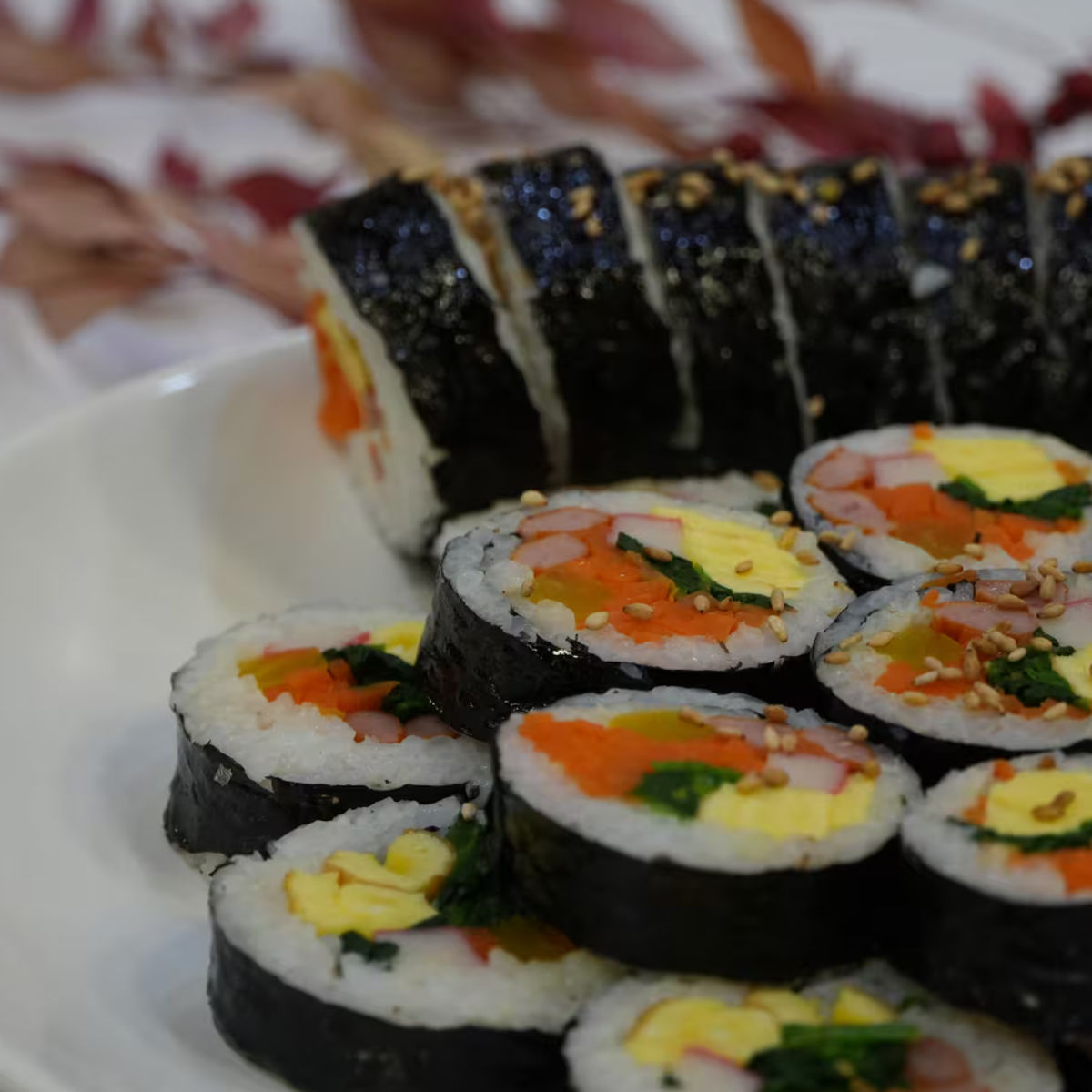 Suwon-Erlebnis: Gimbap- und Tteok-Zubereitung in einem Hanok mit anschließendem Picknick in der Festung