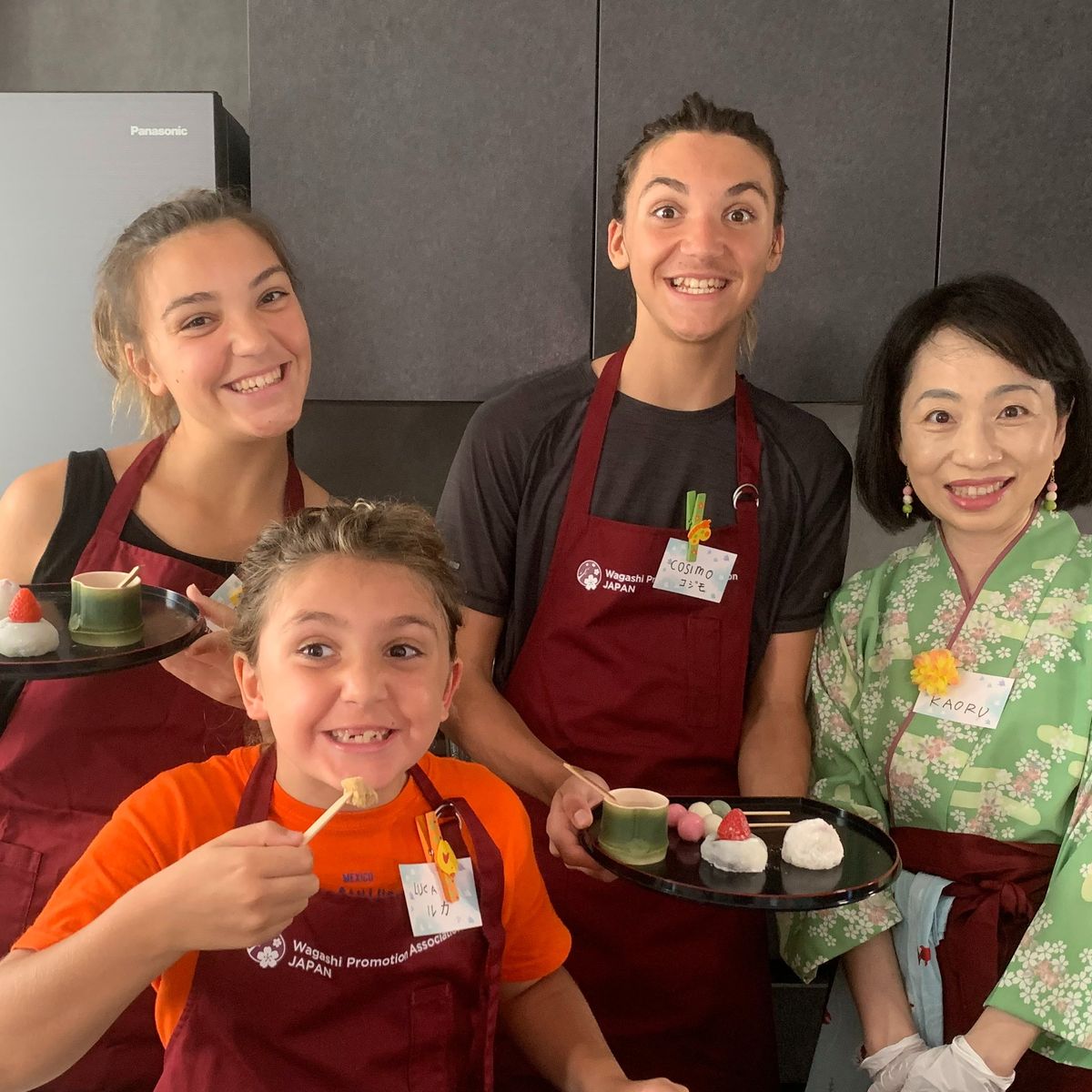 Traditional Japanese Mochi Making Class in Local Tokyo Home