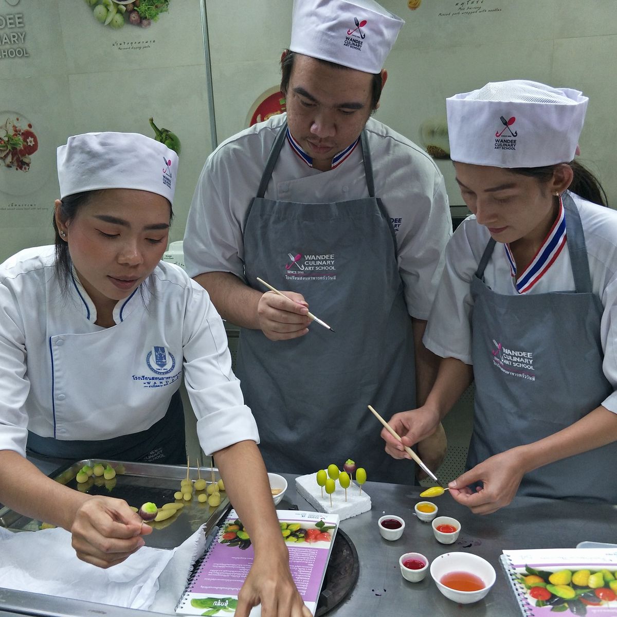 3-Course Cooking Class and Market Tour with Professional Chef