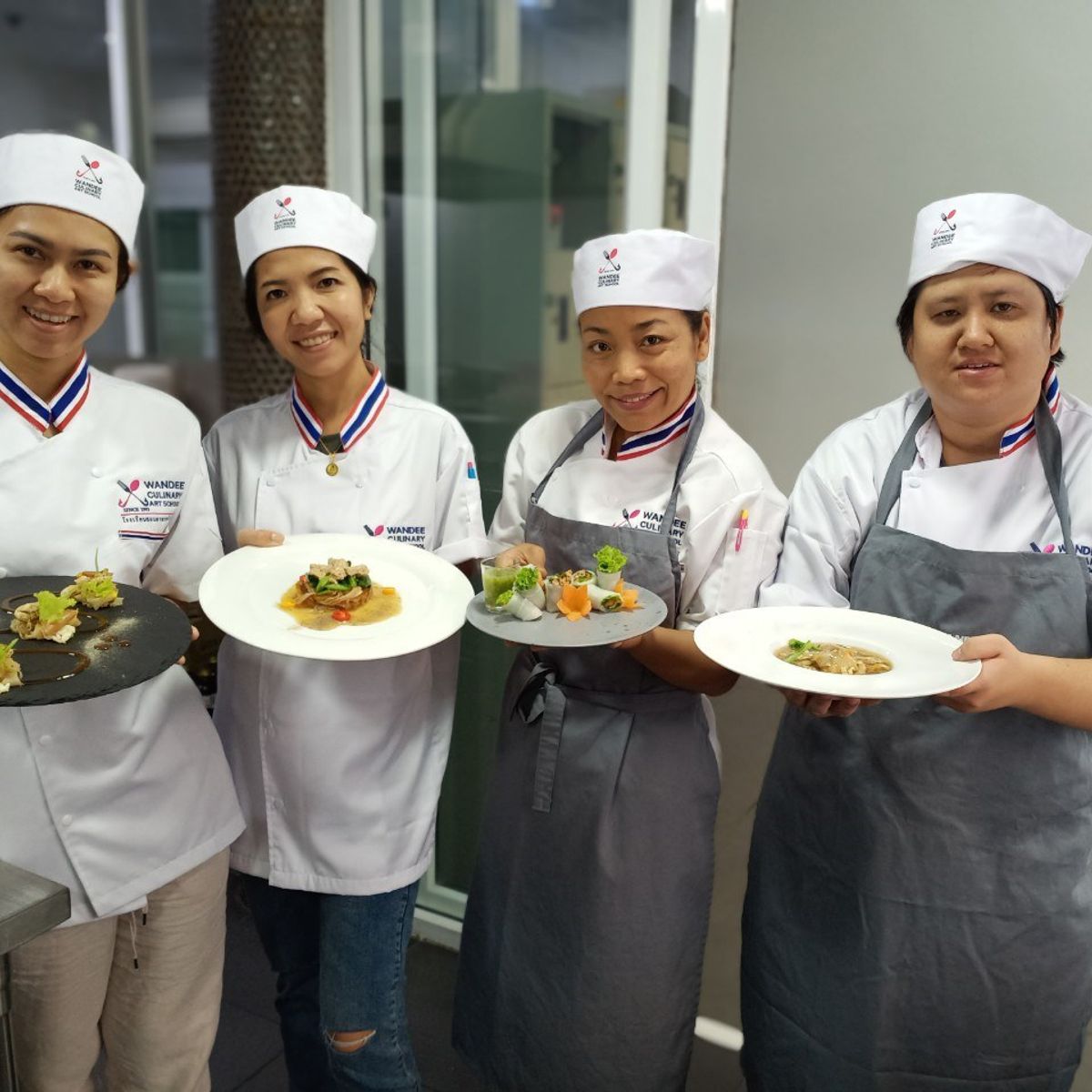 3-Course Cooking Class and Market Tour with Professional Chef