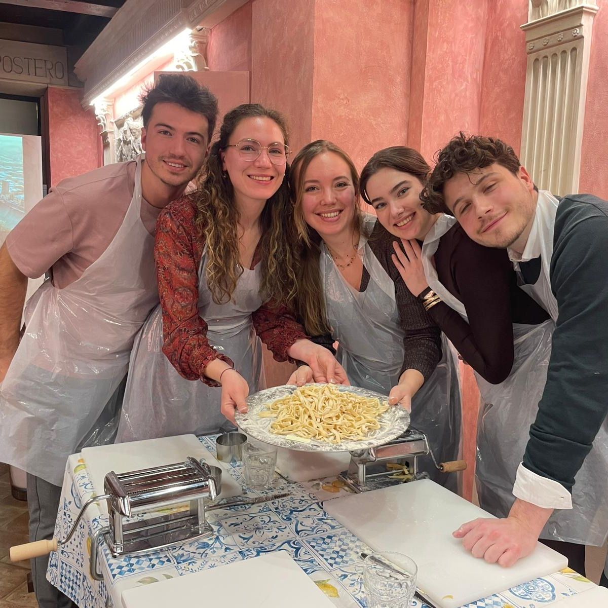 Trastevere Cooking Class: Fresh Pasta, Tiramisù & Italian Wine Experience