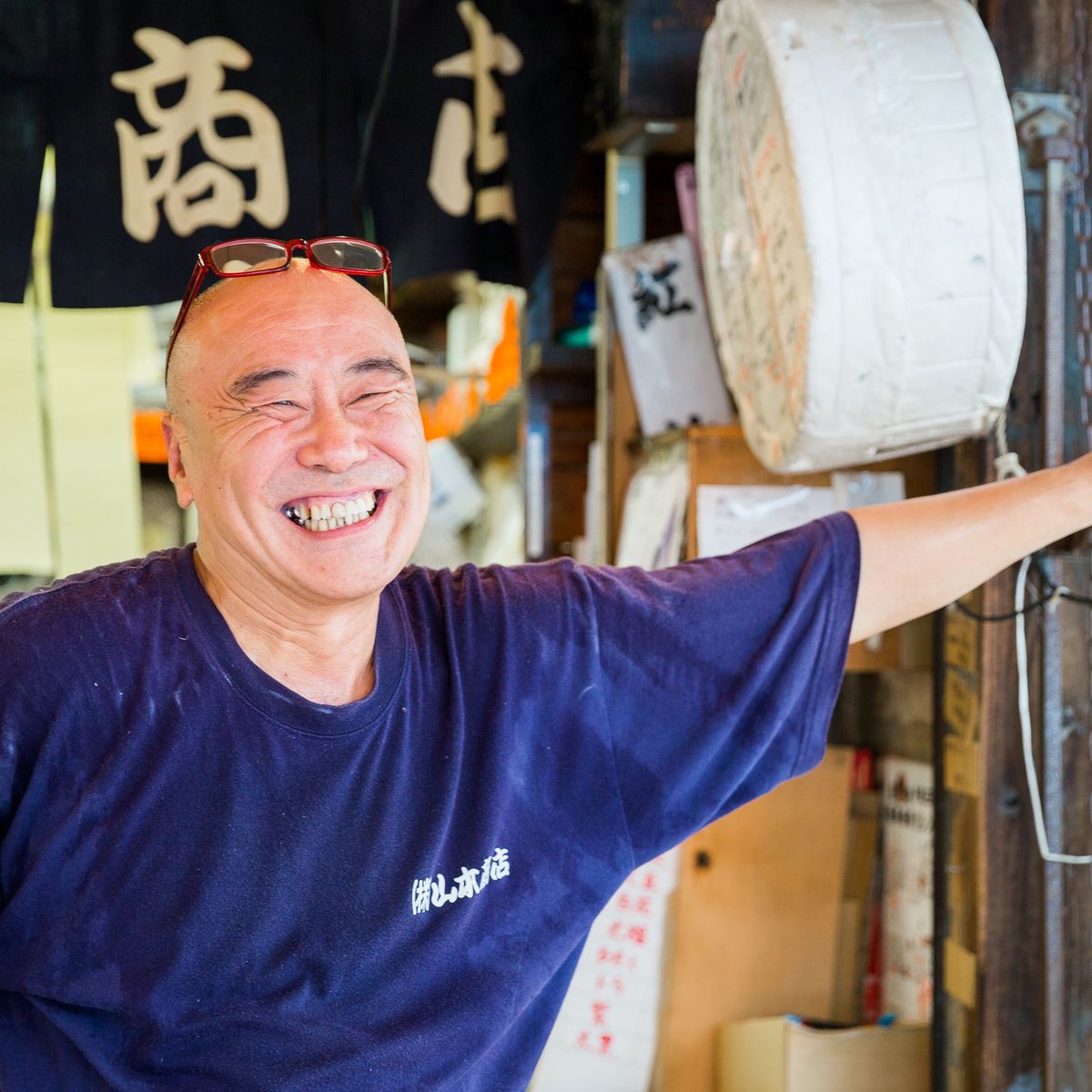 Tsukiji Fish Market Walking Tour with Delicious Food and Sake Tasting