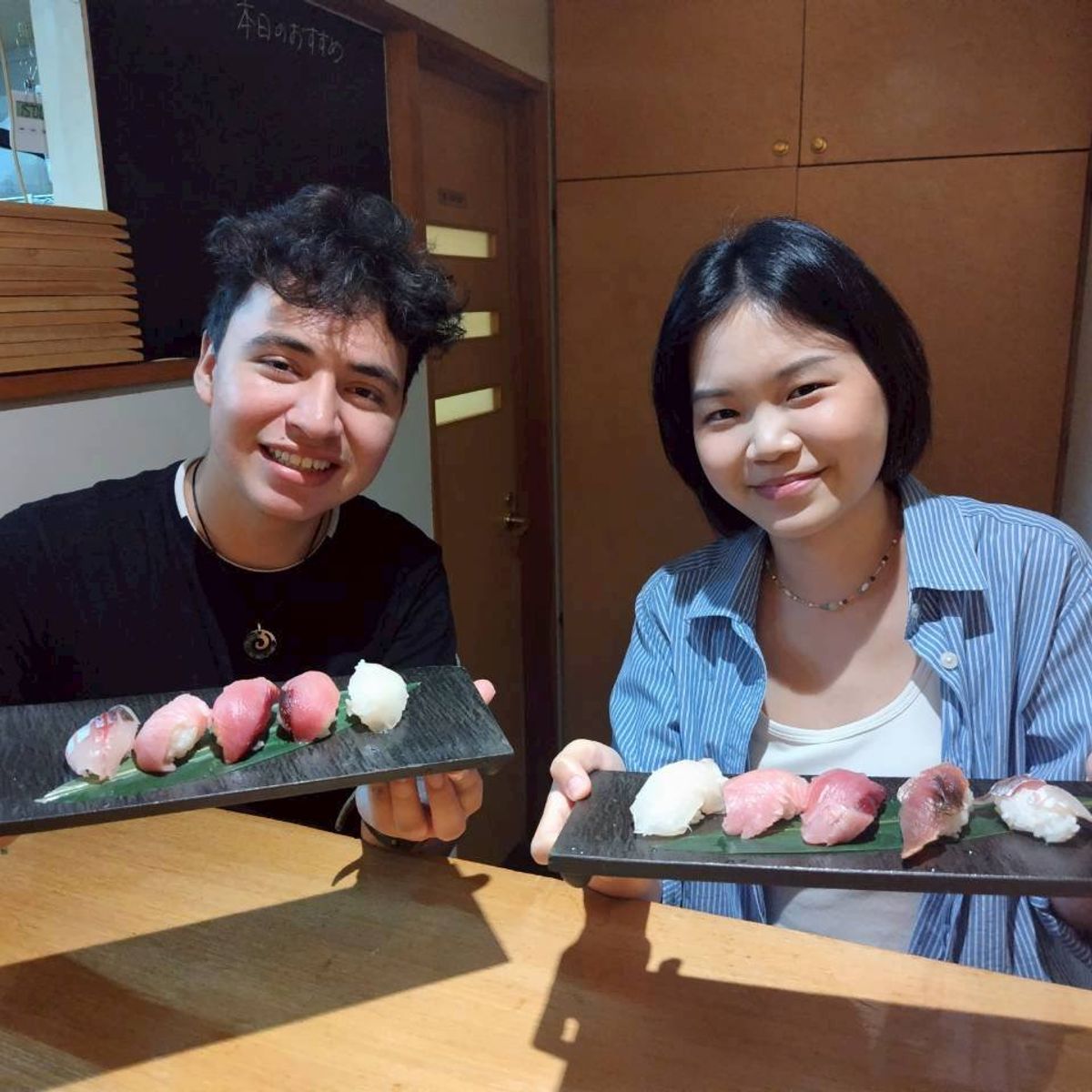 Démonstration de découpe de thon et expérience de fabrication de sushis