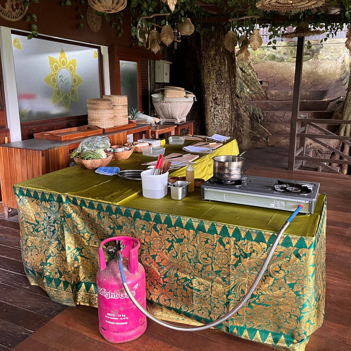Balinese Market Tour and Cooking Class in a Tropical Garden Kitchen