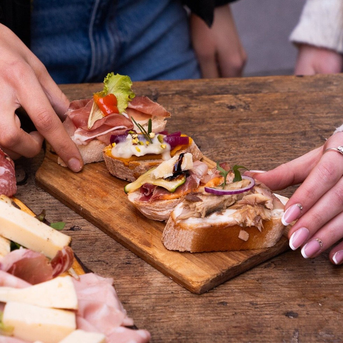 Verona: Gourmet Food Tour with Dinner, Wine & Gelato Experience