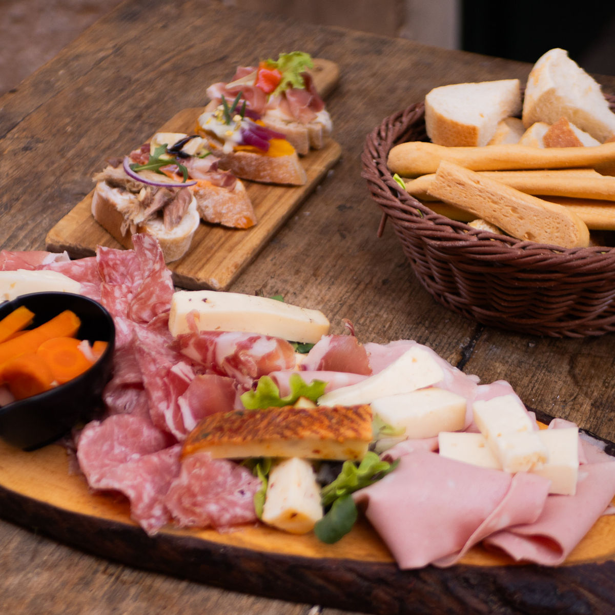 Verona: Gourmet Food Tour with Dinner, Wine & Gelato Experience
