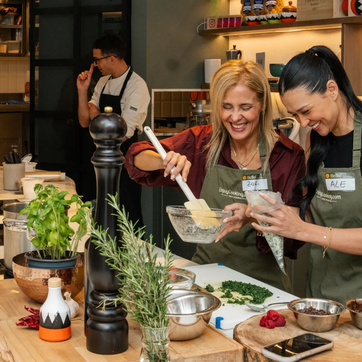 VIP Seasonal Truffle Experience: Private Pasta Masterclass & Wine in Rome (Up to 12 Guests)