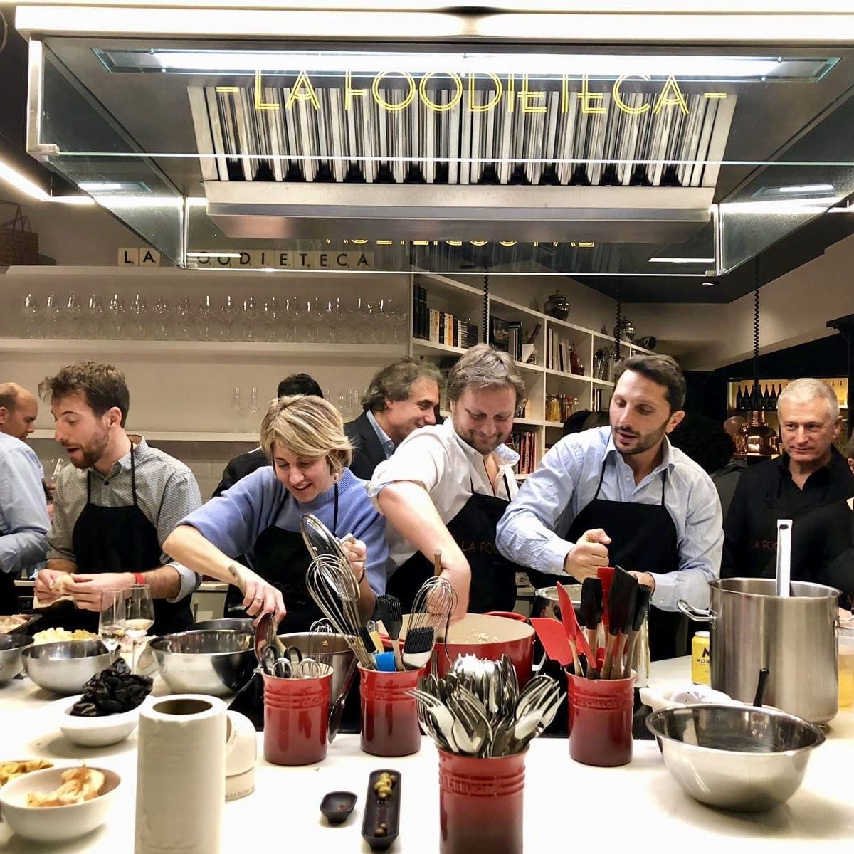 Spanischer Premium-Kochkurs im Designer-Loft: Paella & Tapas