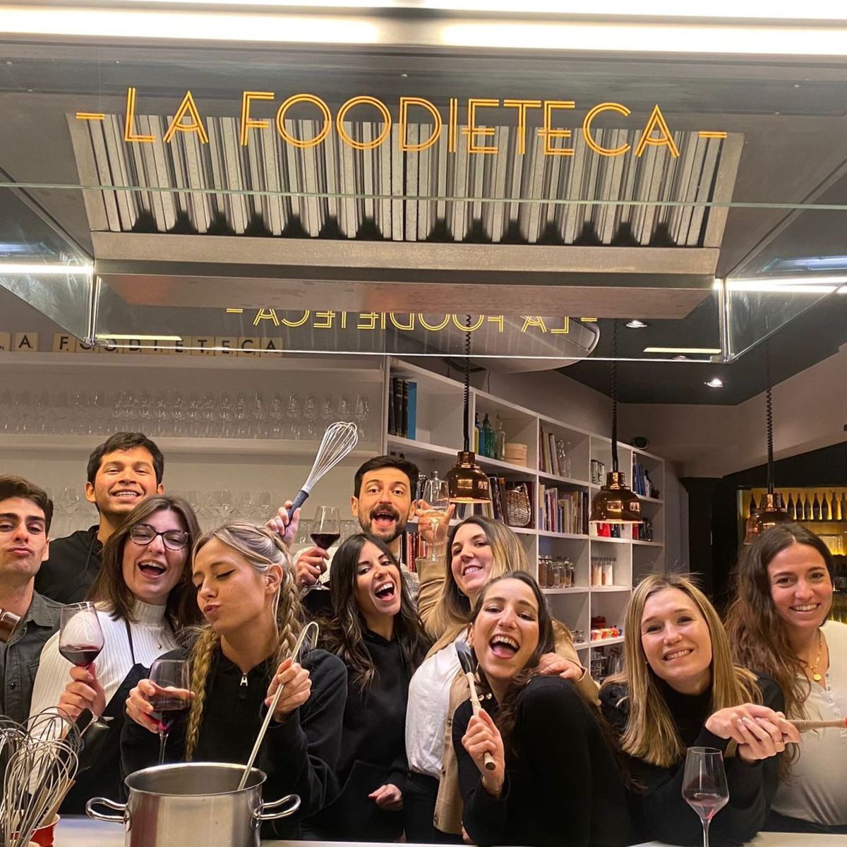 Spanischer Premium-Kochkurs im Designer-Loft: Paella & Tapas