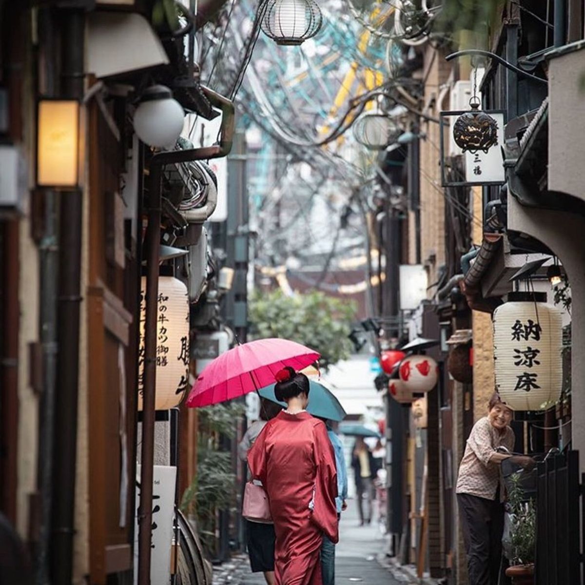 Food Tour in Kyoto Nishiki Market, Pontocho and Gion Geisha District