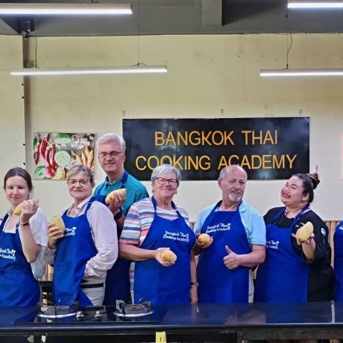 Bereiten Sie fünf thailändische Gerichte Ihrer Wahl zu und erleben Sie einen Marktbesuch!