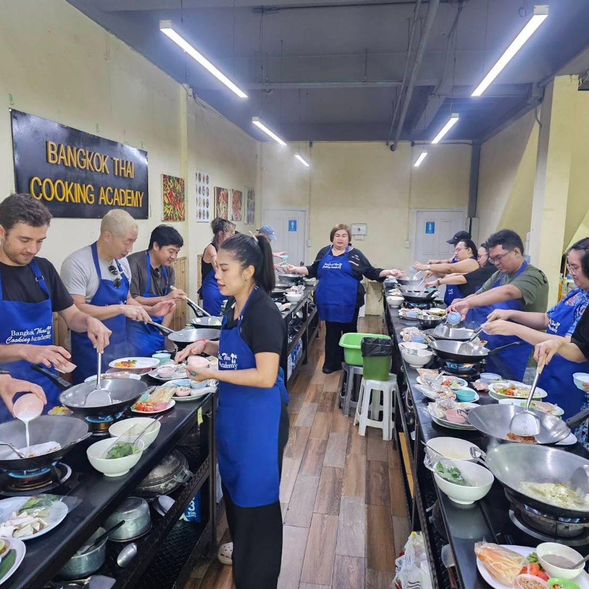 Bereiten Sie fünf thailändische Gerichte Ihrer Wahl zu und erleben Sie einen Marktbesuch!