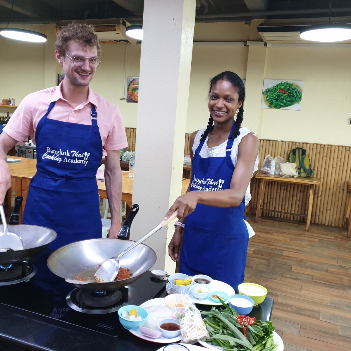 Bereiten Sie fünf thailändische Gerichte Ihrer Wahl zu und erleben Sie einen Marktbesuch!