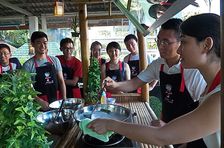 Corso di cucina thailandese di mezza giornata con menù personalizzabile e visita al mercato di Patong.
