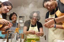 Corso di cucina di alto livello presso un'abitazione privata con cucina vista fiume.