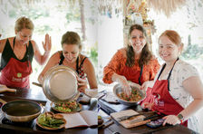Curso avançado de culinária balinesa em uma fazenda familiar.