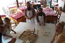 Kelas Memasak Italia dengan Tur Pasar "Rionale" di Taormina (Kelas Privat)