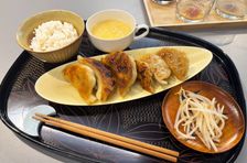 Приготовление гёдза с нуля – мастер-класс по кулинарии в Токио.