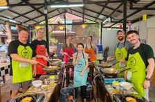 Curso de culinária de meio dia com a Yummy Tasty Thai Cooking School