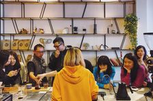 Esperienza di caffè speciali con un torrefattore locale