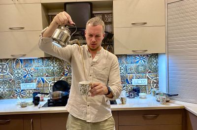 Masala-Chai-Workshop in einem Familienhaus in Delhi