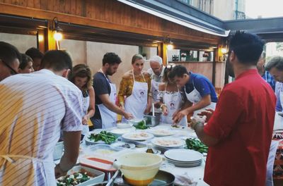 Kelas Memasak Italia dengan Tur Pasar "Rionale" di Taormina