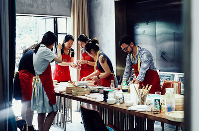 Divertida clase de cocina de dim sum con un apasionado chef local.