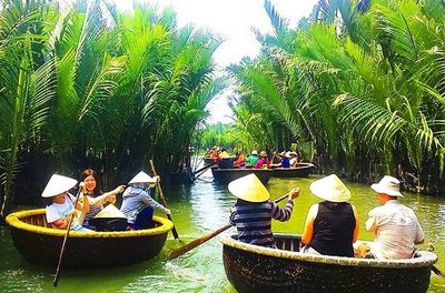 Local Market, Basket Boat and Lantern-Making Experience with Culinary Class in Hoi An