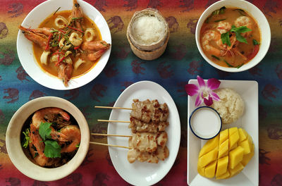 Choose Your Own Favorite Thai Dish Hands-on Authentic Thai Cooking Class with Local Market Tour