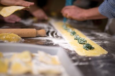 Kelas Memasak Pasta Segar 3 in 1: Gnocchi, Fettuccine, Ravioli dengan Panna Cotta & Anggur