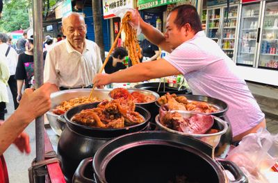 Tur Pasar dan Kuliner Jalanan Sarapan dengan Tai Chi