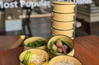 Aula de culinária em Phuket com visita guiada ao mercado.