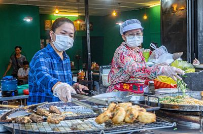 Evening Vespa Street Food Adventure in Siem Reap
